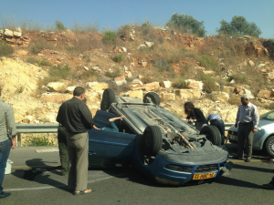 car overturned in Nablus